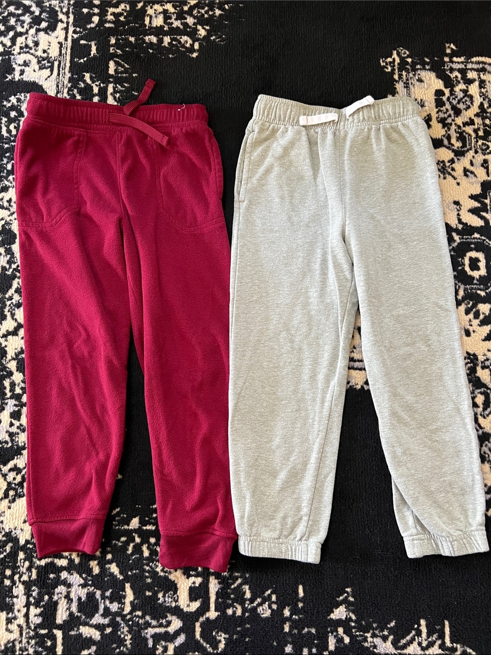 Boys 2 pc sweatpant bundle. Size 7